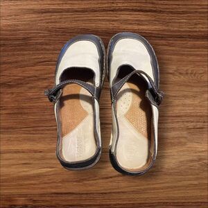 Born Womens Brown And Cream Round Toe Buckle Closure Leather Maryjane Size 7